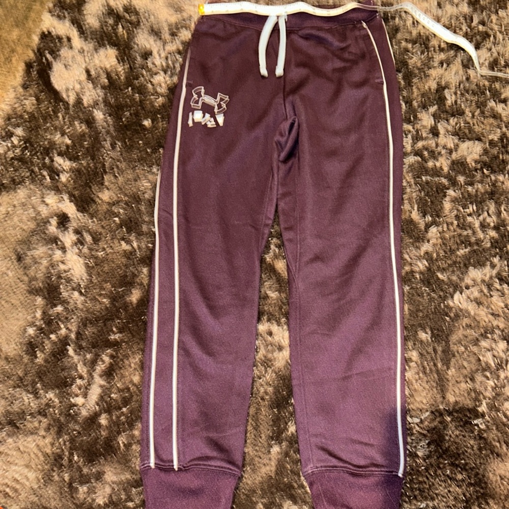 Youth Under Armour size Medium athletic pants